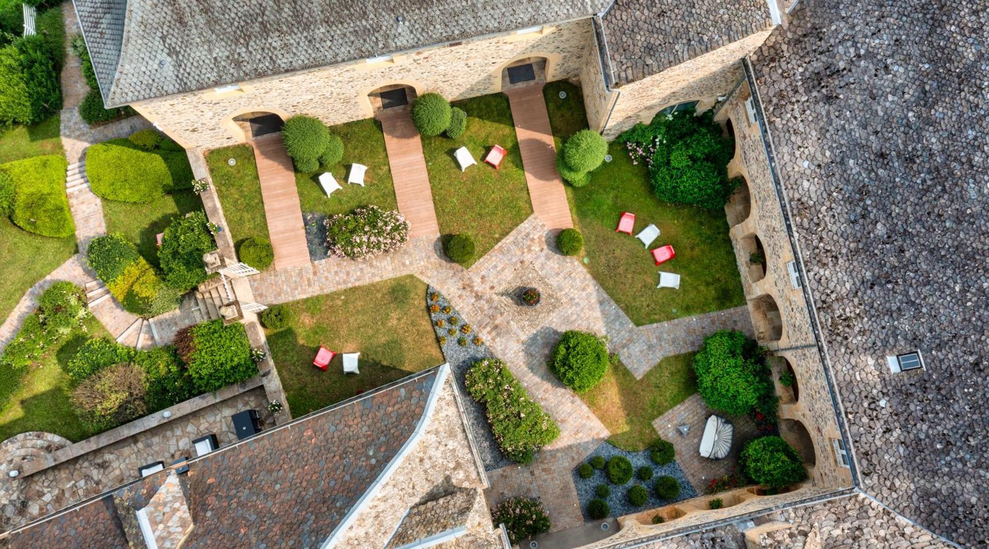 Chateau De La Falque, The Originals Relais Saint-Geniez-dʼOlt Exterior foto