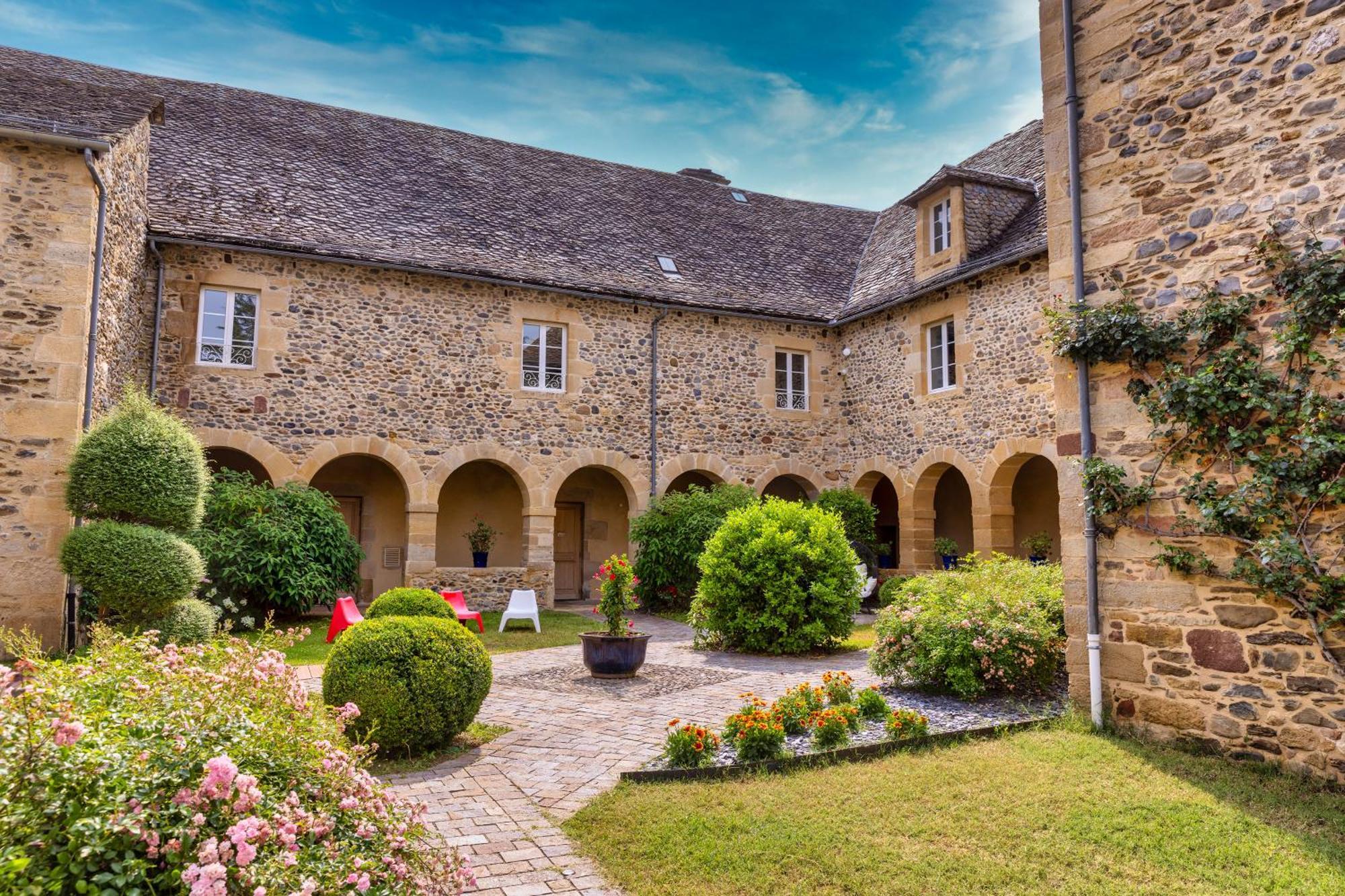 Chateau De La Falque, The Originals Relais Saint-Geniez-dʼOlt Exterior foto