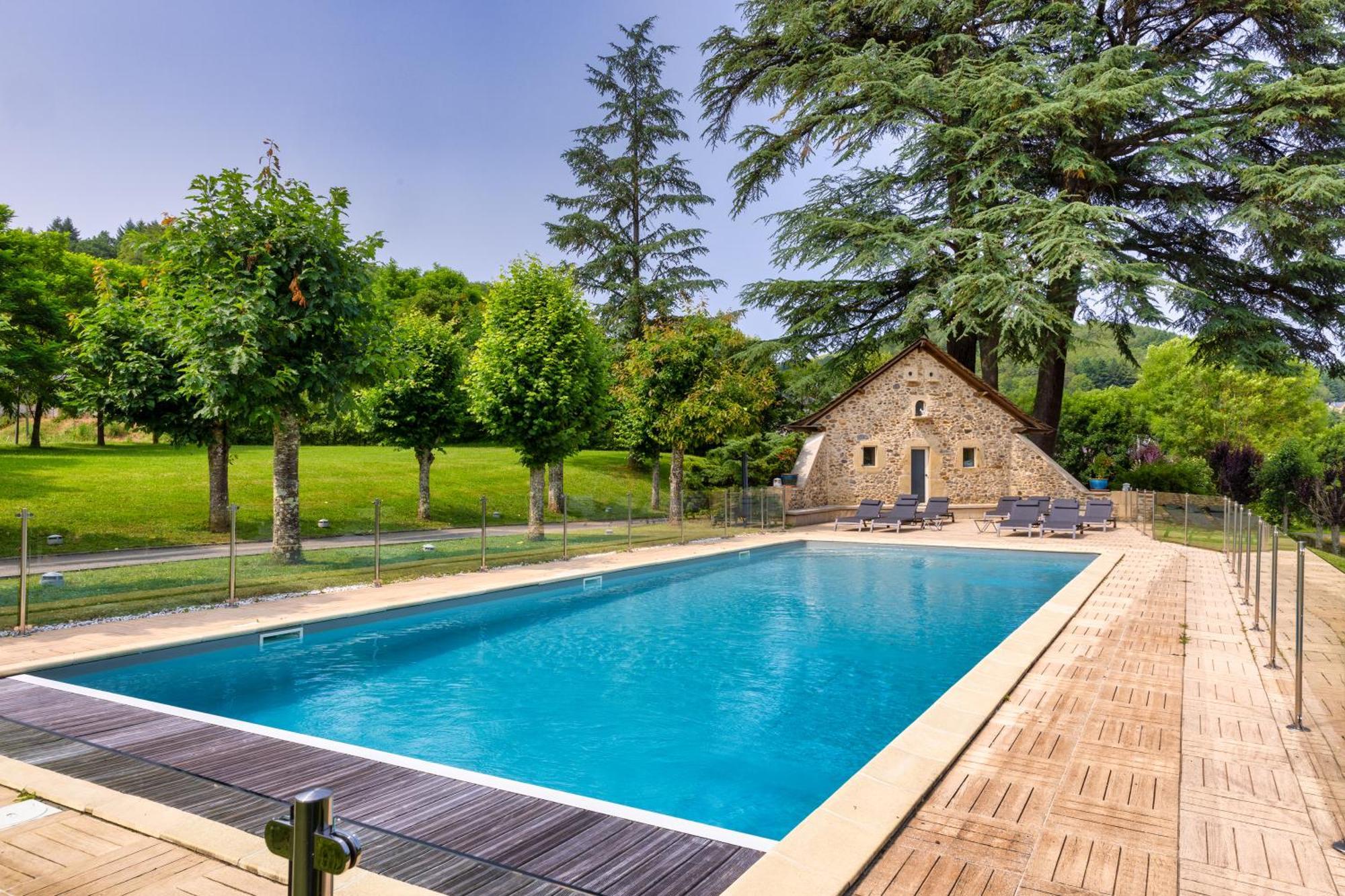 Chateau De La Falque, The Originals Relais Saint-Geniez-dʼOlt Exterior foto